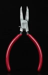 Hasegawa TT120 Nippers for Plastic Models – Round Blade Tapered Edge