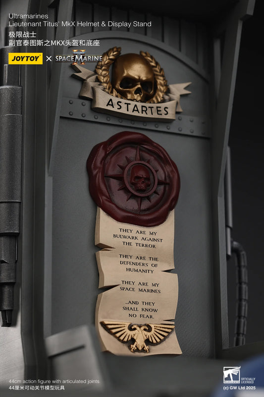 Ultramarines Lieutenant Titus' MKX Helmet & Display Stand