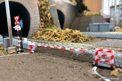 Railway Crossing（Red×White)