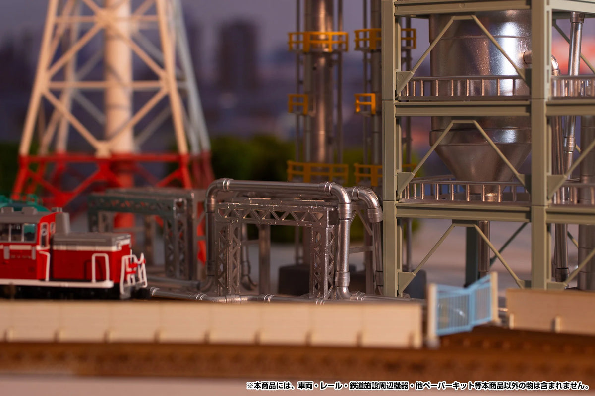1/150 scale structure kit (Fractionating columns)