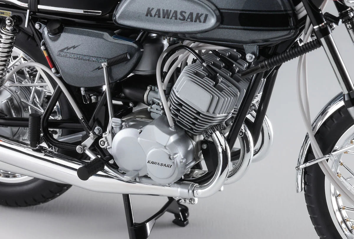 Hasegawa 1:12 Kawasaki 500-SS/MACH III (H1) Motorcycle Model Kit