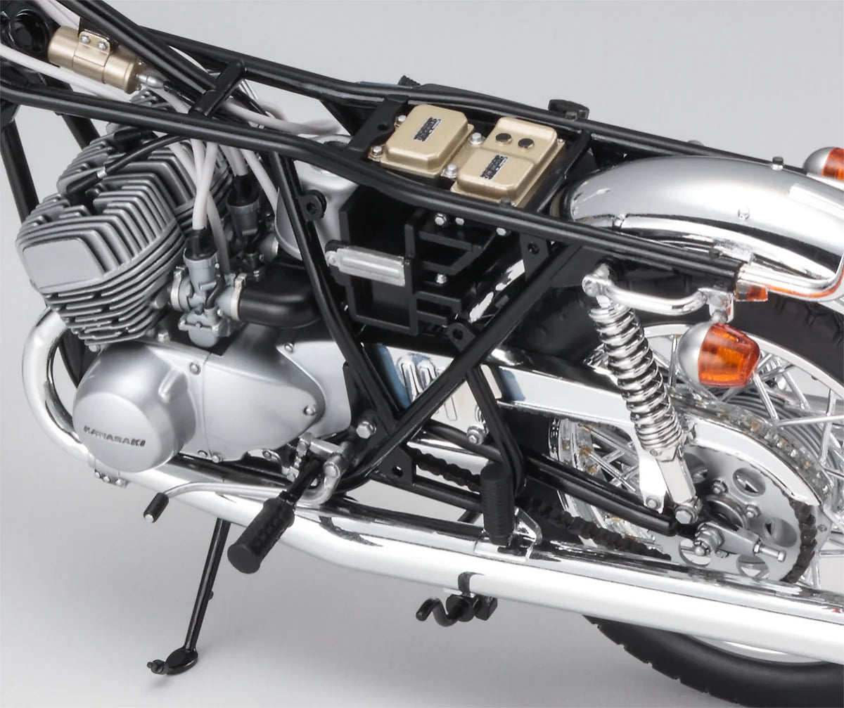 Hasegawa 1:12 Kawasaki 500-SS/MACH III (H1) Motorcycle Model Kit