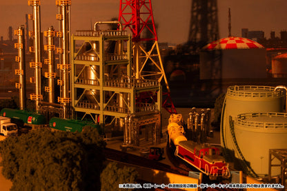 1/150 scale structure kit (Fractionating columns)