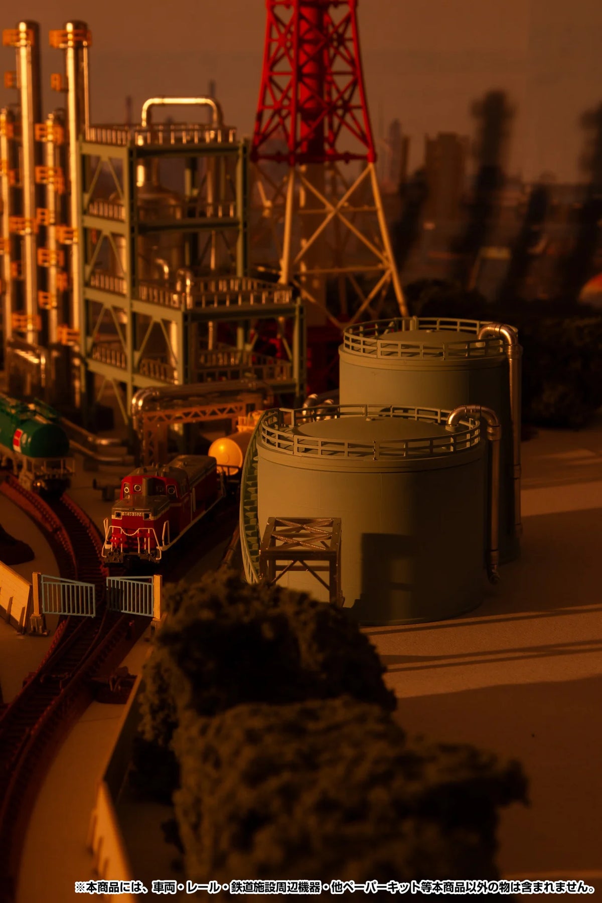 1/150 scale structure kit (Storage Tanks)